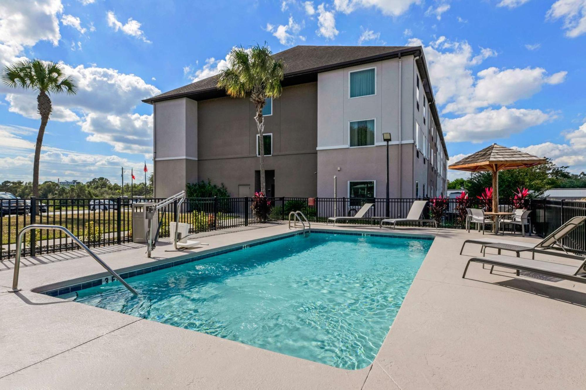 Best Western Auburndale Inn & Suites Bagian luar foto